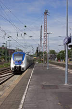 9442 160 von National Express verl�sst am 08.06.2017 gemeinsam mit einem weiteren dreiteiligen Talent-Triebwagen als RB48 in Richtung K�ln Wuppertal-Oberbarmen.